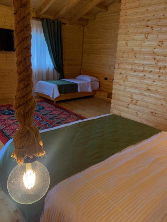 Wooden House Hotel Canaj Ngoại thất bức ảnh