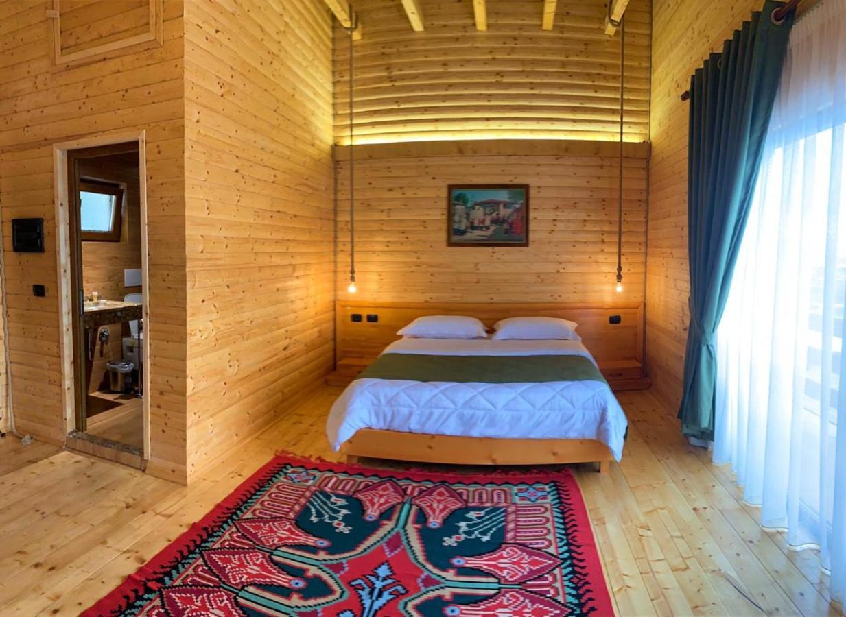 Wooden House Hotel Canaj Ngoại thất bức ảnh