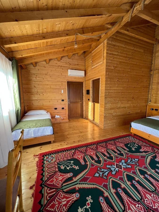 Wooden House Hotel Canaj Ngoại thất bức ảnh